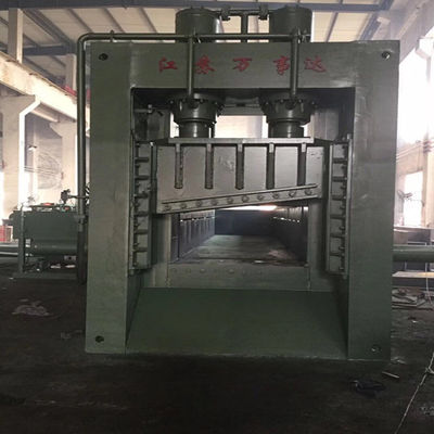 Sistema de refrigeración de aire de corte de barrera hidráulica industrial de 8000kN con hoja de 2000 mm para cortar chatarra pesada